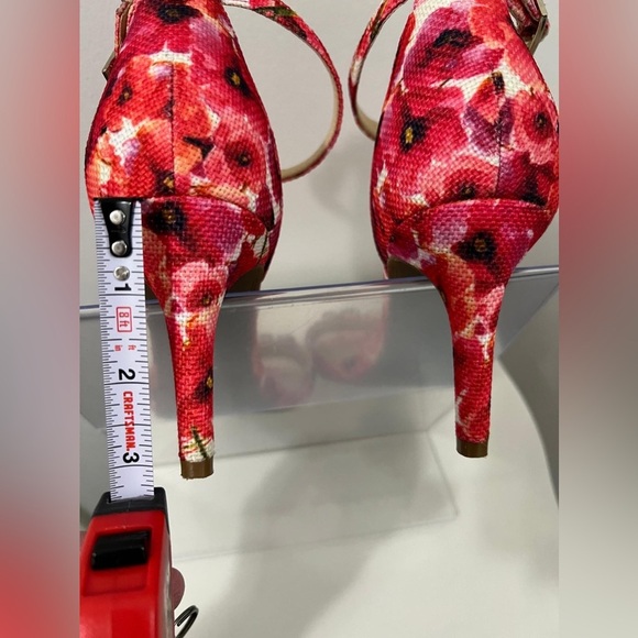 Liz Claiborne Red Heels Elegant Design - Picture 5 of 7